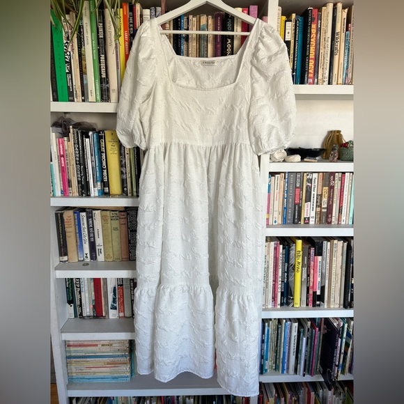 A Bronze Age Dresses & Skirts - A BRONZE AGE White Puff-Sleeve Maxi Dress